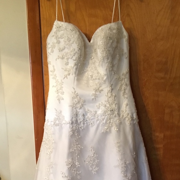 Wedding Dress - Picture 1 of 5
